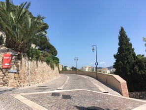 المنطقة المحيطة بالمنشأة