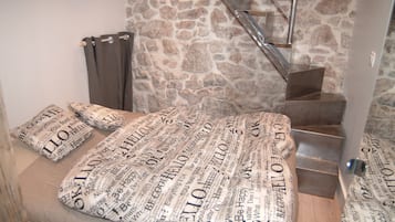 2 bedrooms, iron/ironing board, WiFi