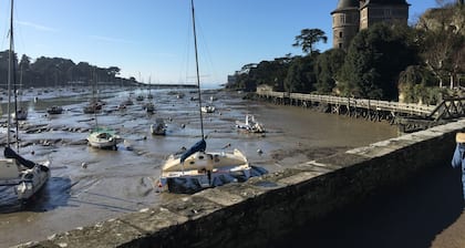 MAISON ENSOLEILLEE 7 minutes Ă pied PLAGE ET GOLF, English speaking.