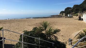 Plage à proximité, chaises longues