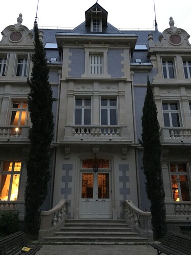 Large 19th century house 2ha private park and swimming pool