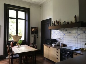 Refrigerador, microondas, horno, lavavajillas