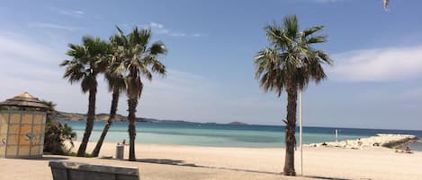 Beach nearby, sun loungers