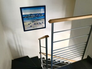 Interior - cottage in the countryside with its view of the black mountains (Leuhan)