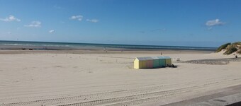 砂丘のふもとに！ビーチT2から50 m居心地の良い、快適な立地 