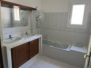 Bathtub, hair dryer, towels