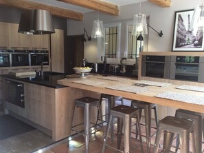 Refrigerador, microondas, horno, placa de cocina