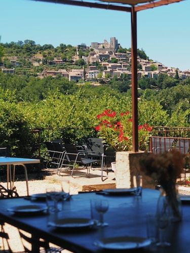 Mas à Bonnieux luberon 5 bedrooms heated swimming pool enclosed garden