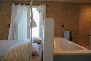 5 habitaciones, tabla de planchar con plancha, wifi y ropa de cama