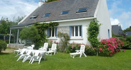 Charming villa in Saint-Philibert (close to Carnac) directly by the sea. 3*rated