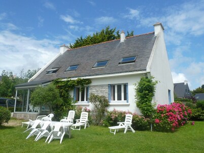 Charming villa in Saint-Philibert (close to Carnac) directly by the sea. 3*rated