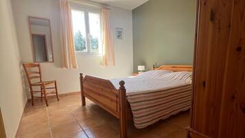 2 chambres, fer et planche à repasser, lit parapluie, Wi-Fi