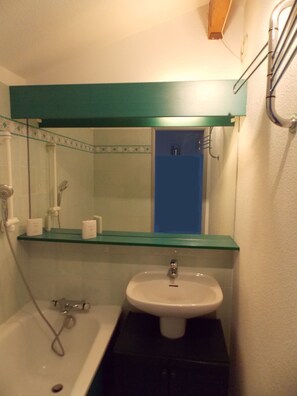 Een bad/douchecombinatie
