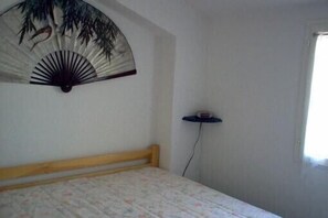 2 habitaciones y tabla de planchar con plancha 