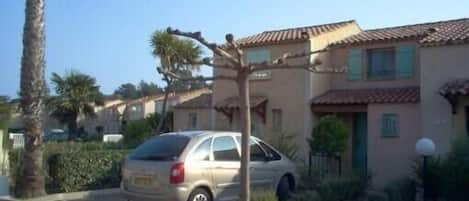 المنطقة المحيطة بالمنشأة