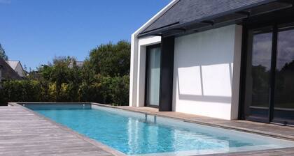 Magnifique villa avec piscine chauffée proche des plages