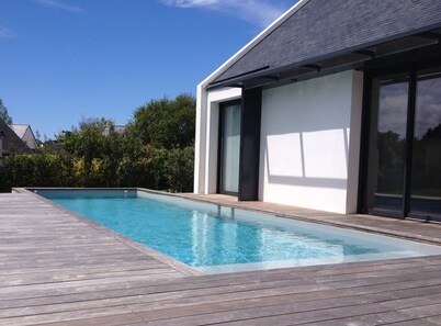 Magnificent villa with heated pool close to beaches