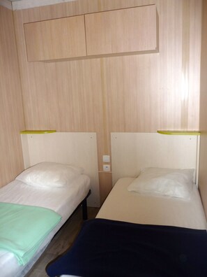 2 bedrooms, iron/ironing board, free WiFi