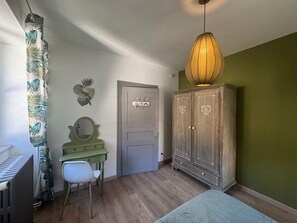 3 bedrooms, iron/ironing board, free WiFi