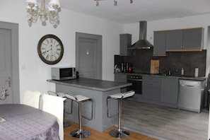 Fridge, microwave, oven, stovetop - Gite of charm, very cozy located in the heart of the Alsatian vineyard under the castles (Ribeauvillé)