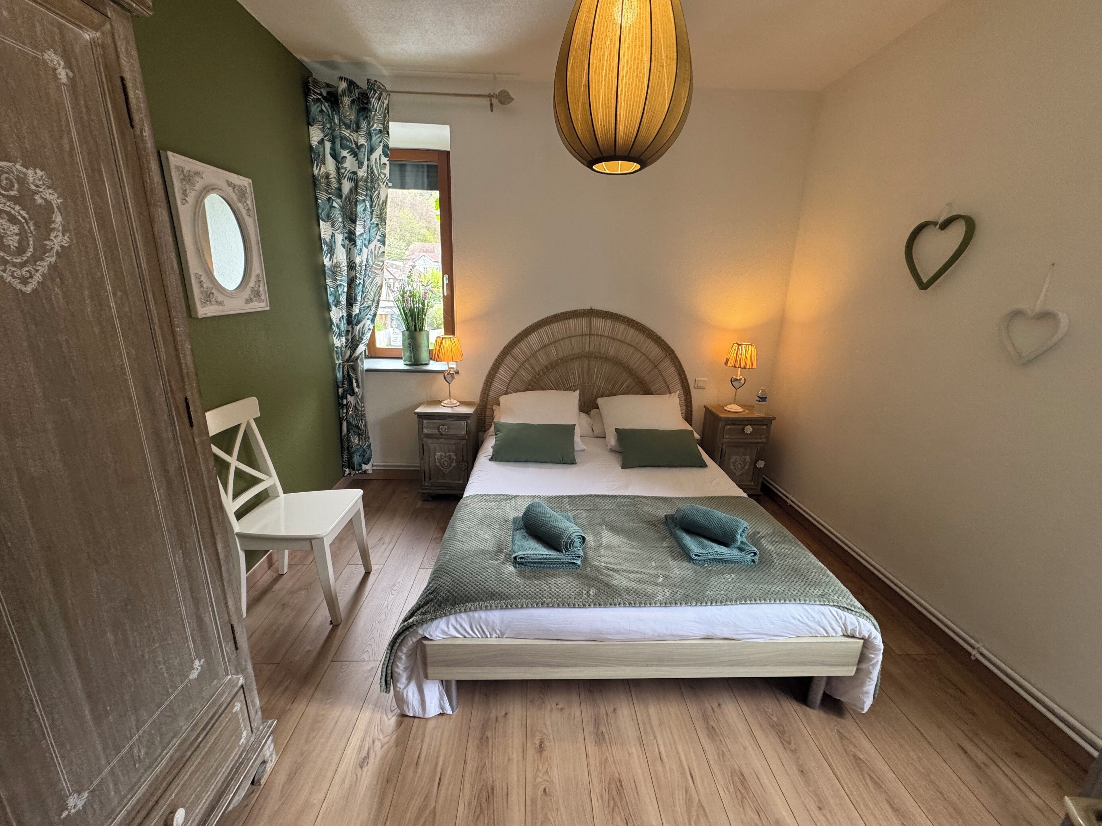 3 chambres, fer et planche à repasser, Wi-Fi gratuit