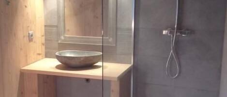 Shower, hair dryer, toilet paper