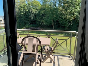 Outdoor dining - Apartment St Valéry/Somme - near town center - private parking - internet (Saint-Valery-Sur-Somme)