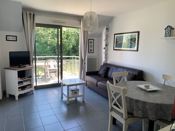 TV, DVD player, stereo - Apartment St Valéry/Somme - near town center - private parking - internet (Saint-Valery-Sur-Somme)
