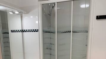 Een douche, een haardroger