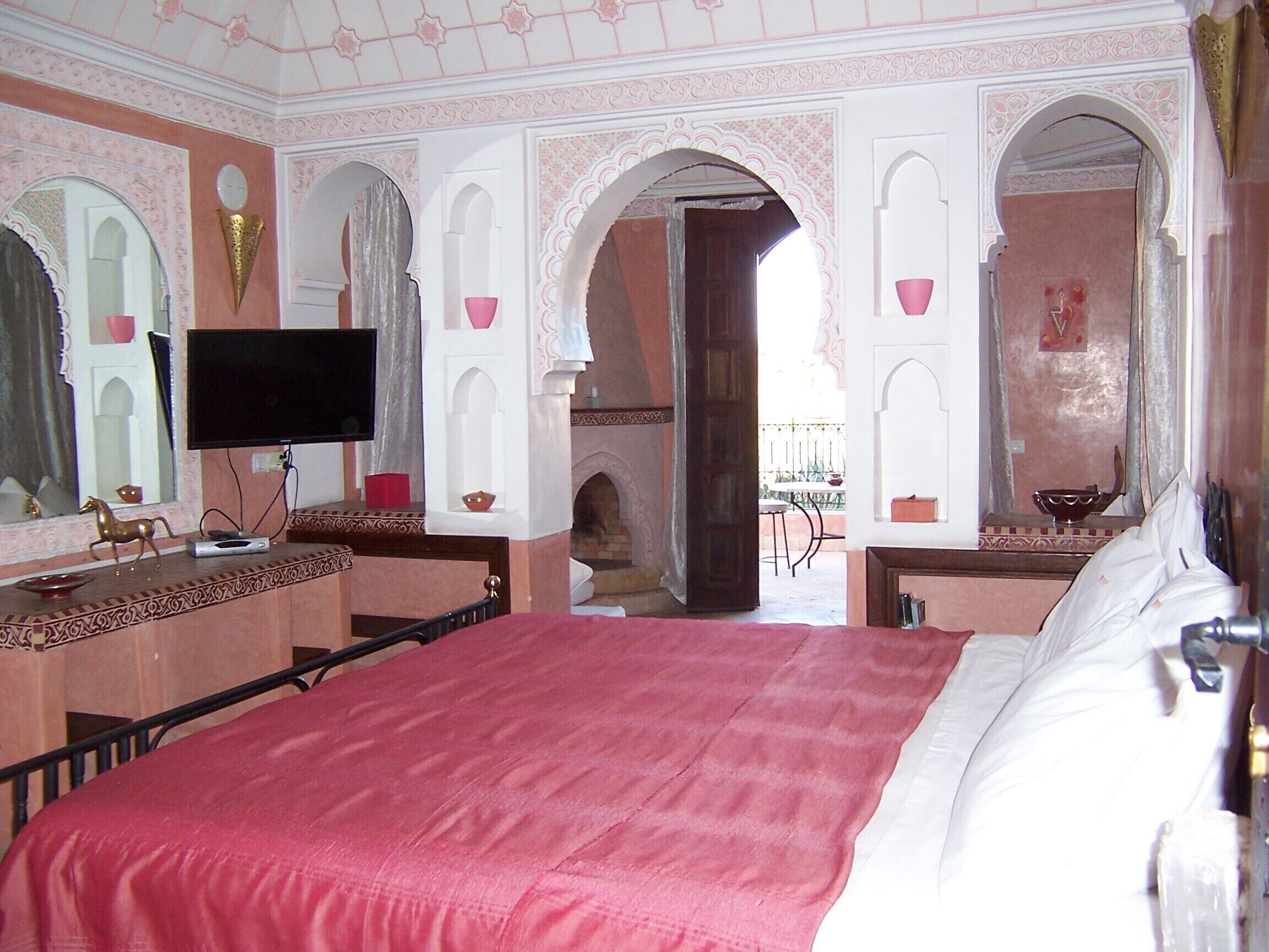 8 camere, una cassaforte in camera, ferro/asse da stiro, Wi-Fi