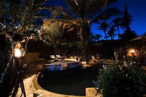 Piscine couverte, piscine extérieure