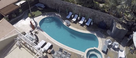 Piscine extérieure, piscine chauffée