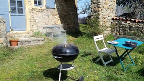 Terrace/patio - Tastefully renovated old stone farmhouse - heart of Monts du Lyonnais mountains (Saint-Martin-En-Haut)