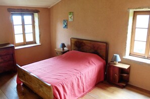 2 dormitorios, tabla de planchar con plancha, wifi gratis y ropa de cama