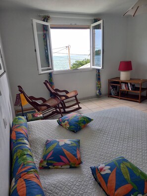 1 slaapkamer, een strijkplank/strijkijzer, gratis wifi, beddengoed