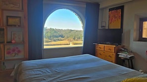 4 bedrooms, desk, iron/ironing board, WiFi