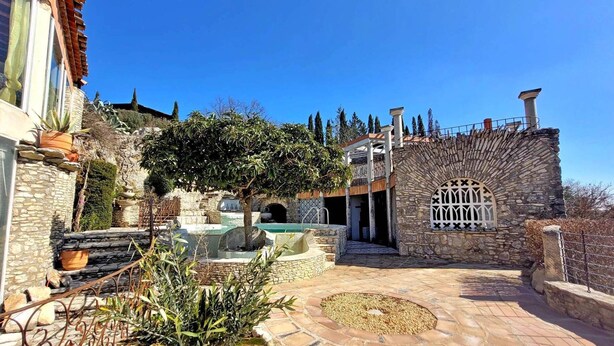 Terrace/patio - Detached stone house with swimming pool and ponds (Lussan)