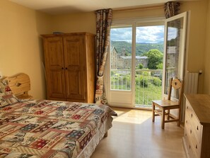 2 Schlafzimmer, Schreibtisch, Bügeleisen/Bügelbrett, WLAN