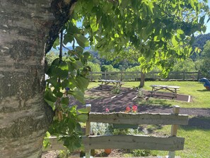 Terrace/patio - Gite with 3 rooms, mountain atmosphere, in St Nectaire in the heart of the Volcanic Park (Saint-Nectaire)