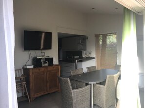 Dining - New BBC Villa with pool - Garden - Parking - in a Provencal town (Saint-Vallier-De-Thiey)