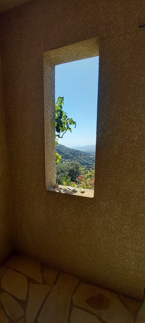 Interior - Independent garden level with exceptional views (Sollacaro)