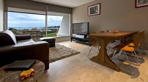 TV, lettore DVD, impianto stereo