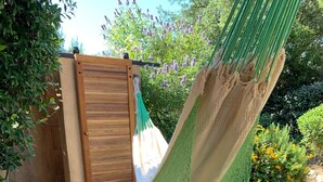 A hammock hanging between two wooden posts on a wooden deck. - San Cipriano (St Cyprien) 6 pers conditioned villa, in residence (Lecci)