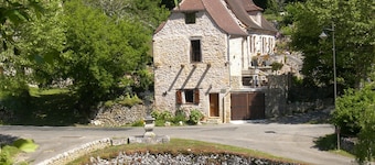 Cottages near St. Cirq Lapopie / rocamadour