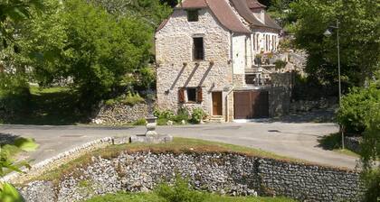 Cottages near St. Cirq Lapopie / rocamadour