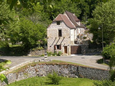 Cottages near St. Cirq Lapopie / rocamadour