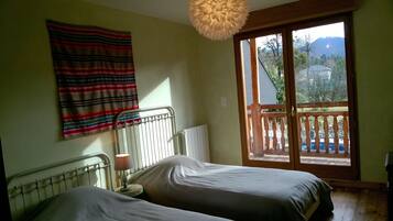 4 slaapkamers, een strijkplank/strijkijzer, wifi, beddengoed