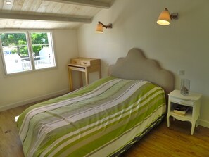 3 bedrooms, desk, iron/ironing board, free WiFi