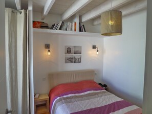 3 habitaciones, escritorio, tabla de planchar con plancha y wifi gratis 