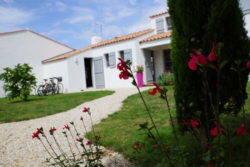 VILLA Noirmoutier400M PLAGE 100 M FORET, 2 VELOS, WIFI